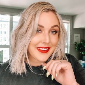 Meet your Posher, Danielle claire